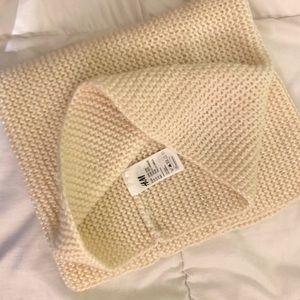 H & M White Infinity Scarf